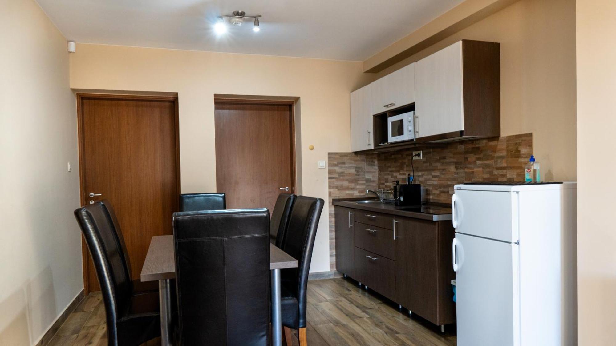 Family Apartman Eplény Exterior foto