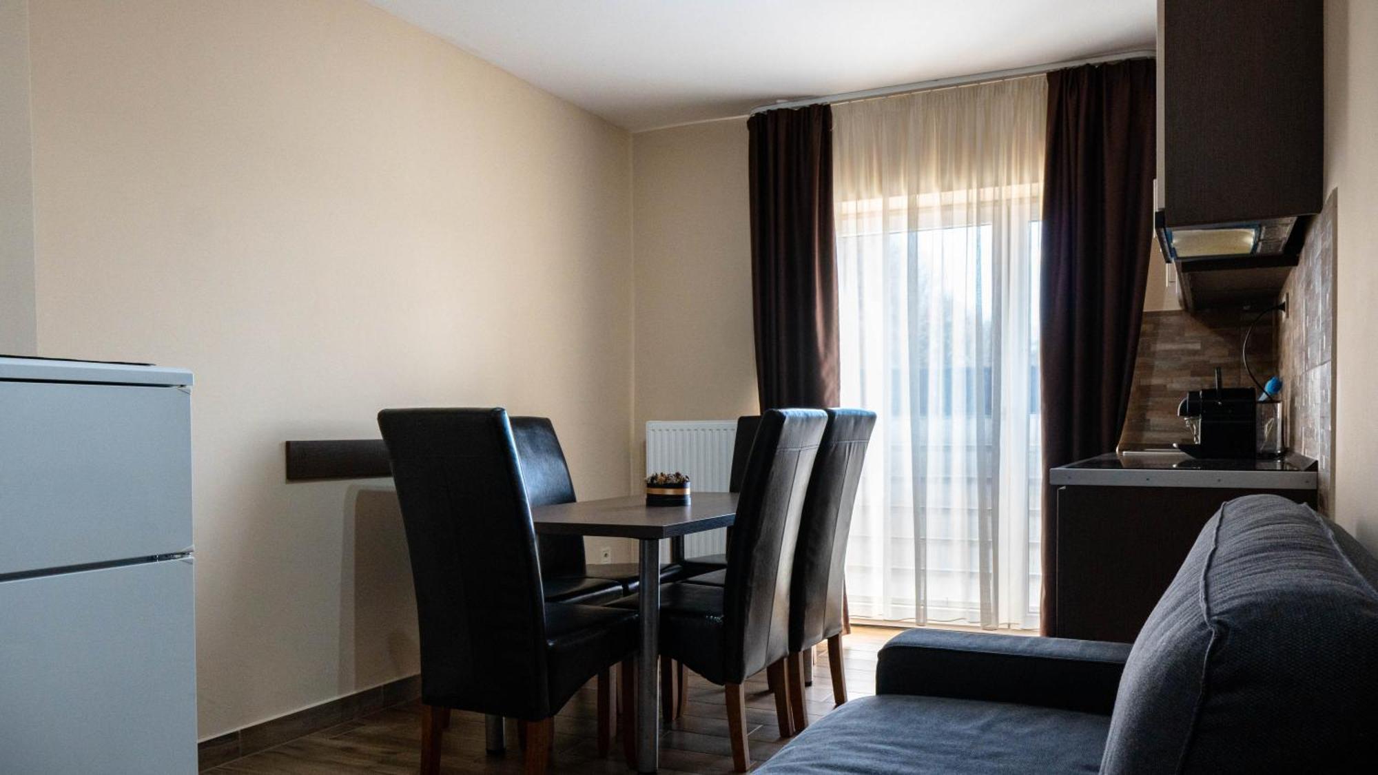 Family Apartman Eplény Exterior foto