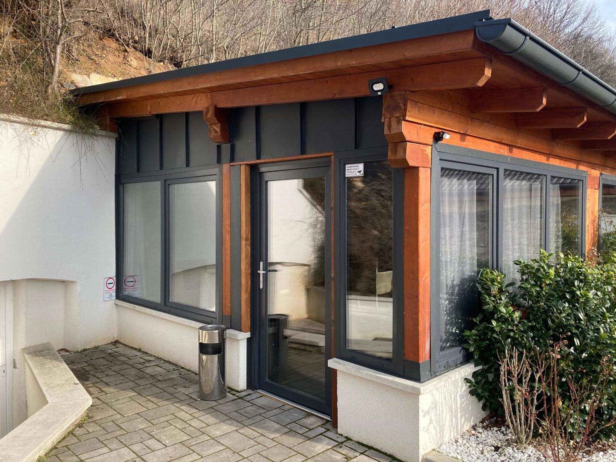 Family Apartman Eplény Exterior foto