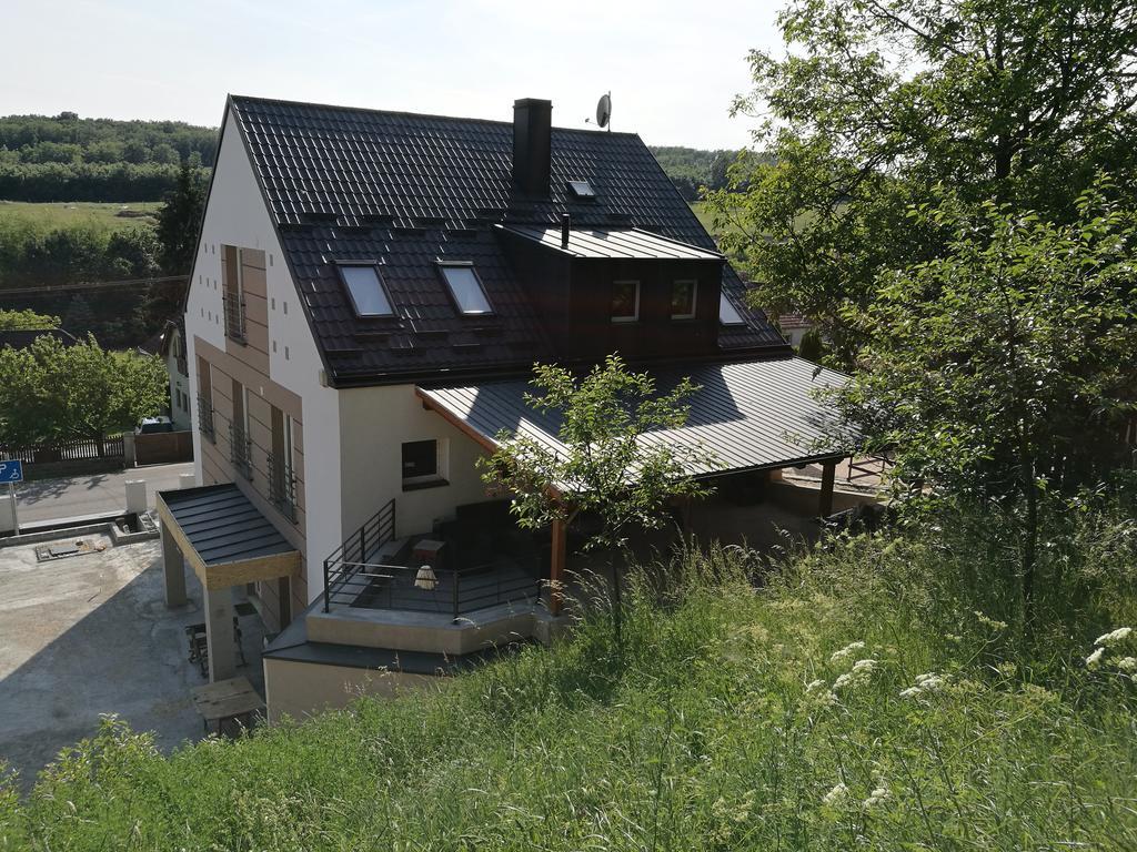 Family Apartman Eplény Exterior foto